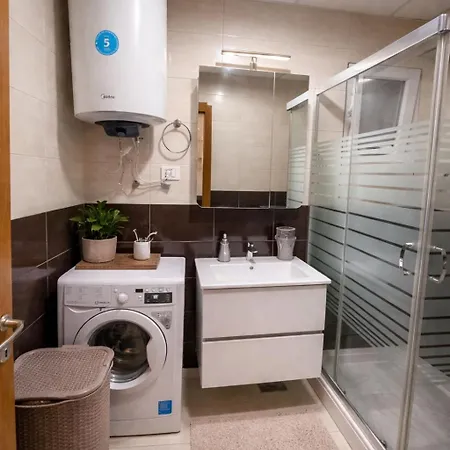 Cozy Art In The Heart Of Skopje