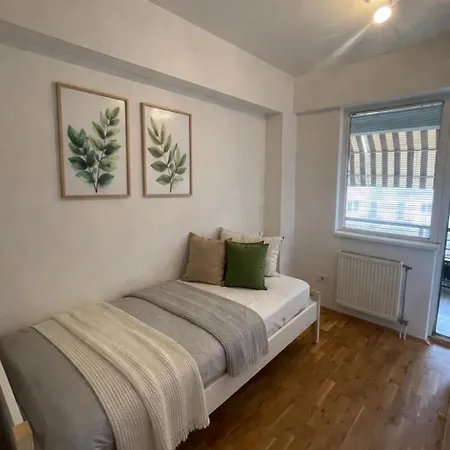 Cozy Art In The Heart Of 아파트 스코페