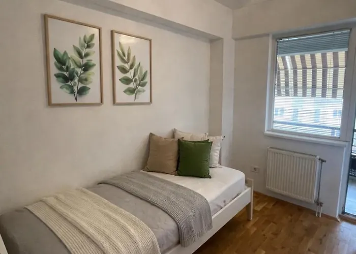 Cozy Art In The Heart Of Lägenhet Skopje